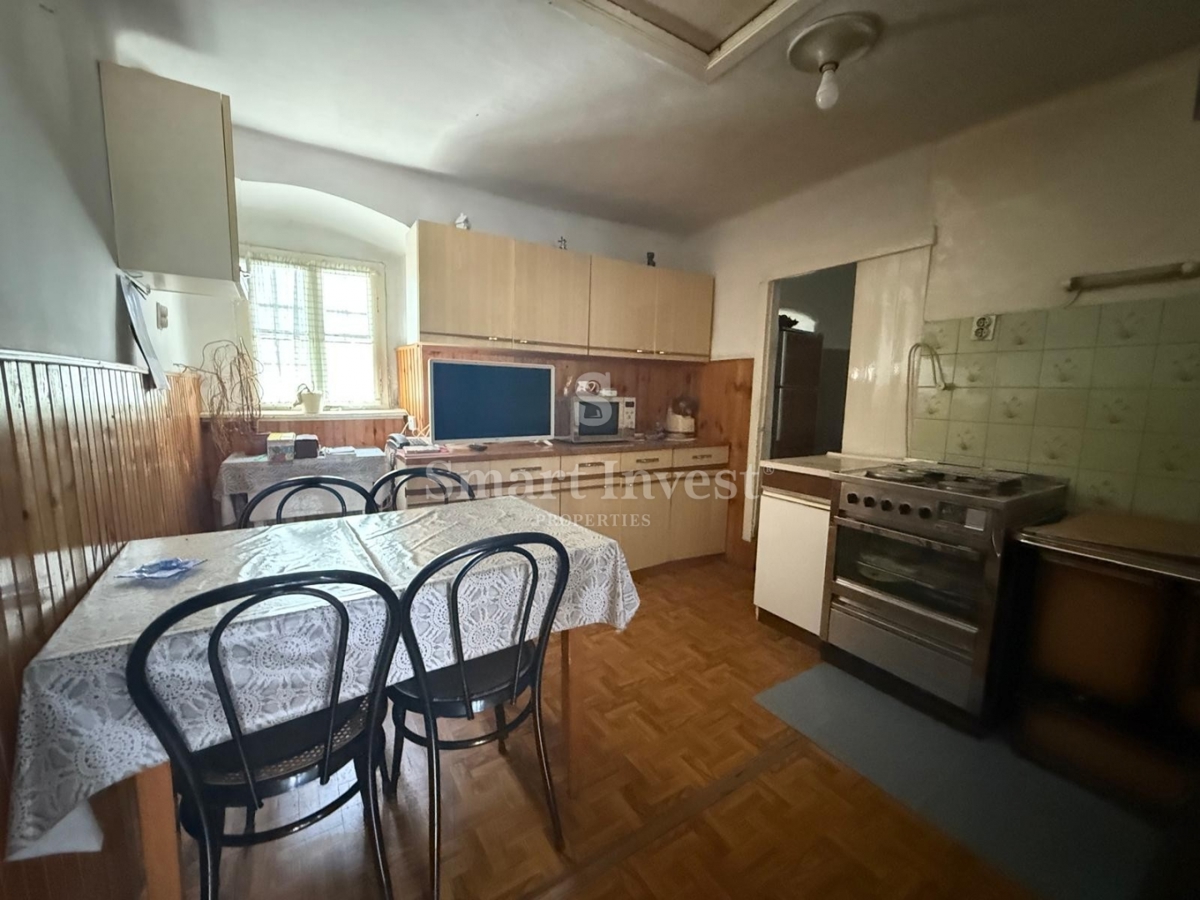 LOVRAN, vecchia casa con vista mare e ampio giardino