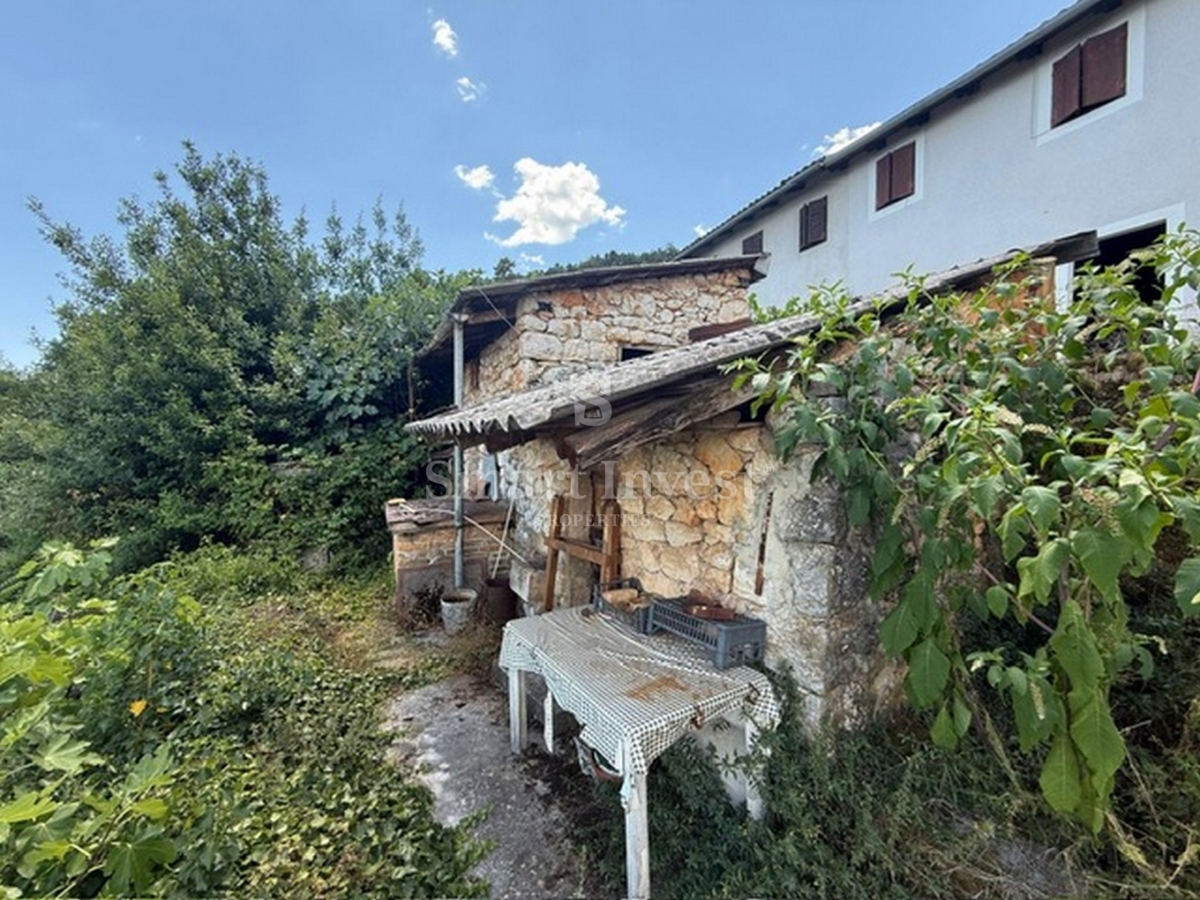 LOVRAN, vecchia casa con vista mare e ampio giardino