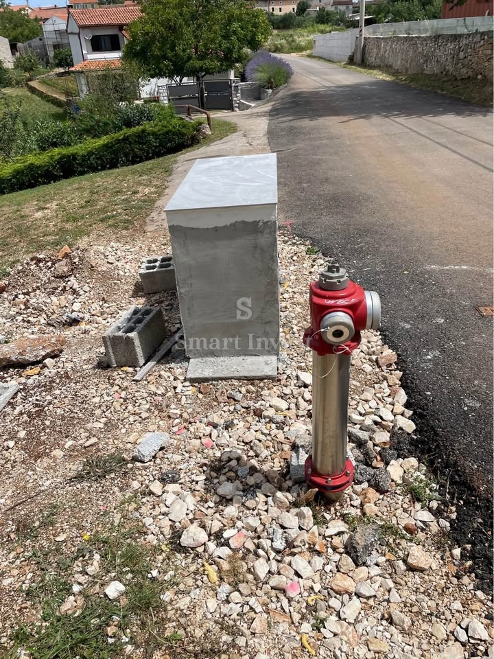 ISTRIA - SVETVINČENAT, terreno di 1215 m2 con permesso di costruire per una villa