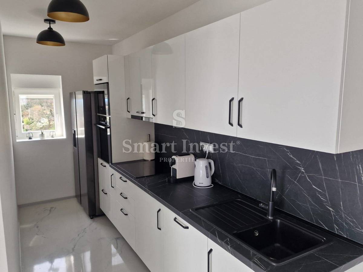 ABBAZIA - BREGI, appartamento con vista mare, piscina e parcheggio