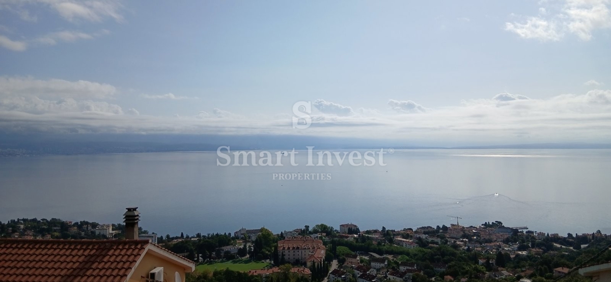 LOVRAN, casa indipendente con vista panoramica sul mare