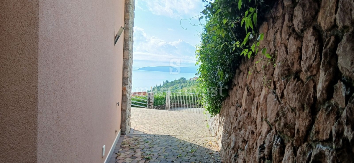 LOVRAN, casa indipendente con vista panoramica sul mare