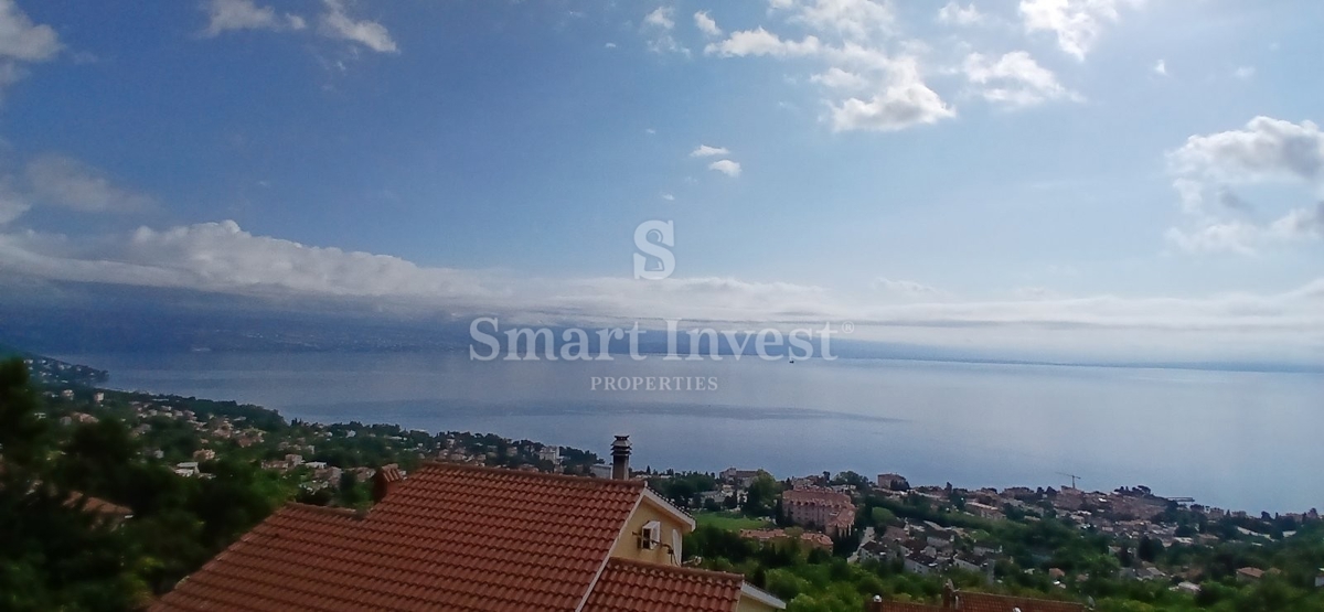 LOVRAN, casa indipendente con vista panoramica sul mare