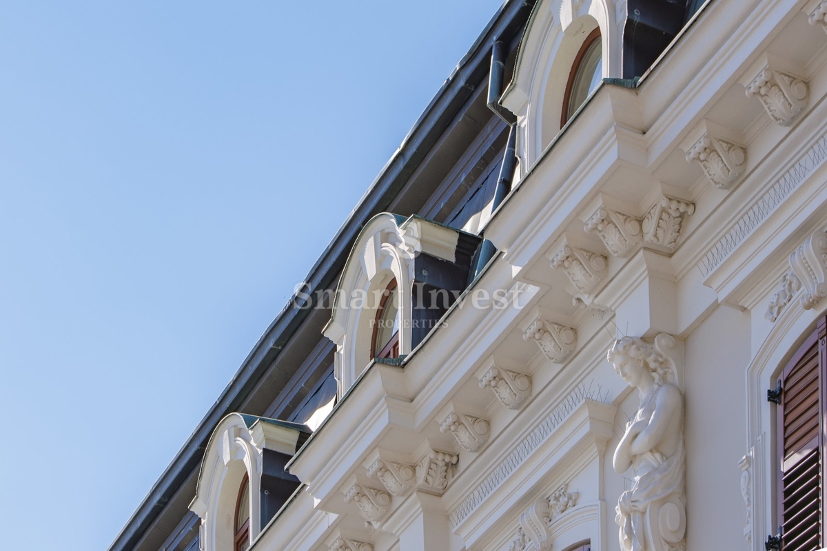 ABBAZIA, appartamento di lusso con balcone in un'antica villa vicino al mare