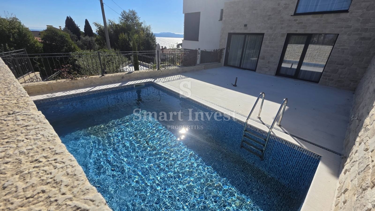 LAURANA, lussuoso appartamento trilocale con piscina vicino al mare