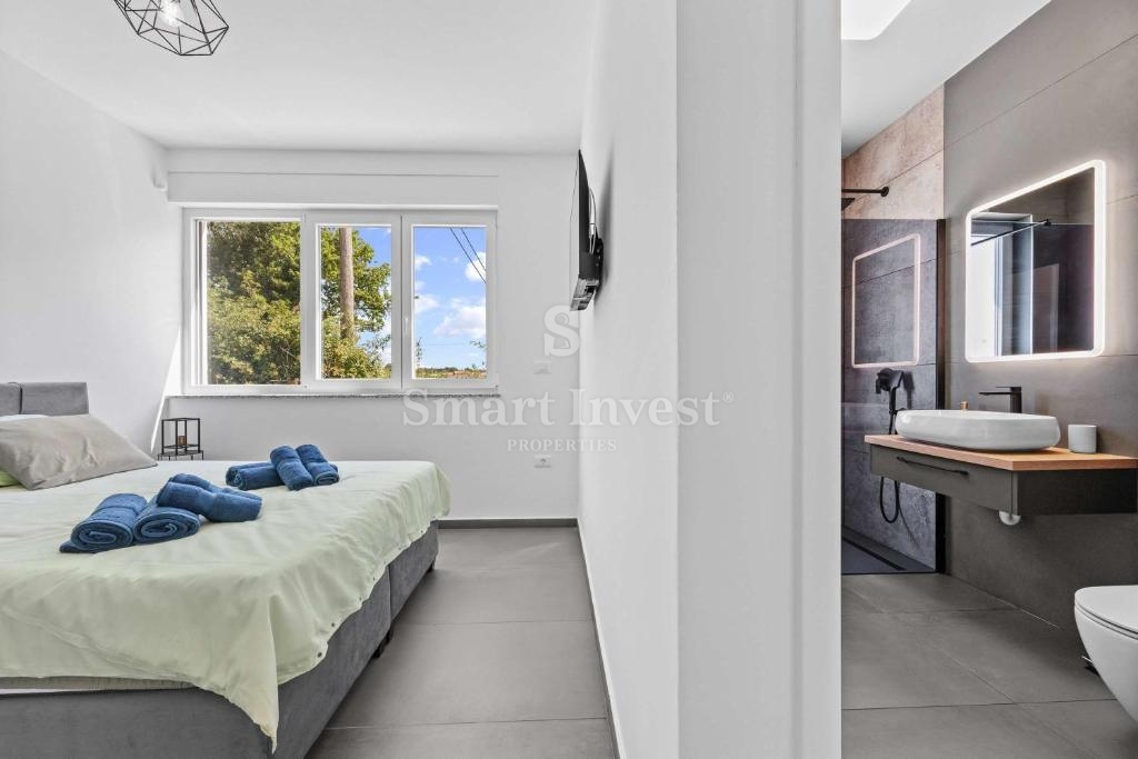 ISTRIA - SVETVINČENAT, villa moderna con piscina riscaldata