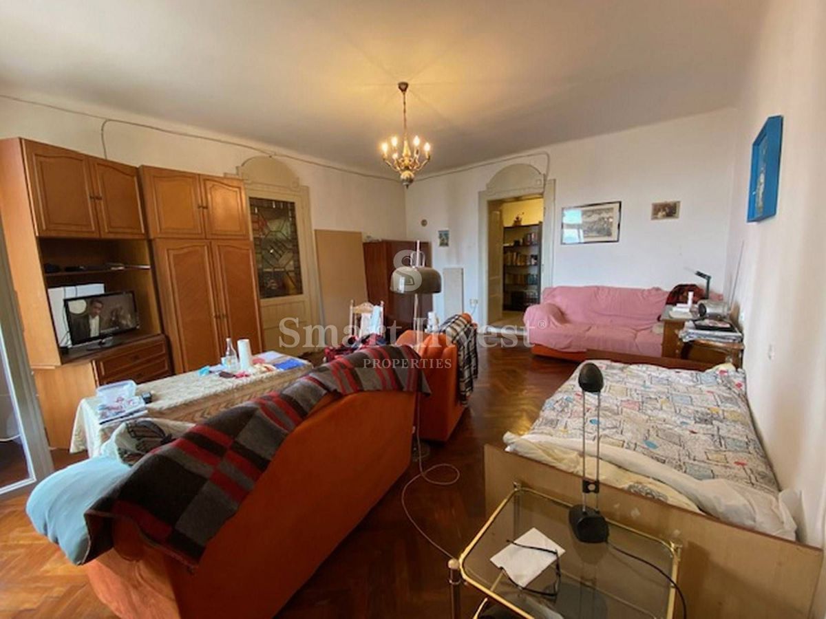 OPATIJA, Apartment of 101 m2 first line to the sea, for renovation