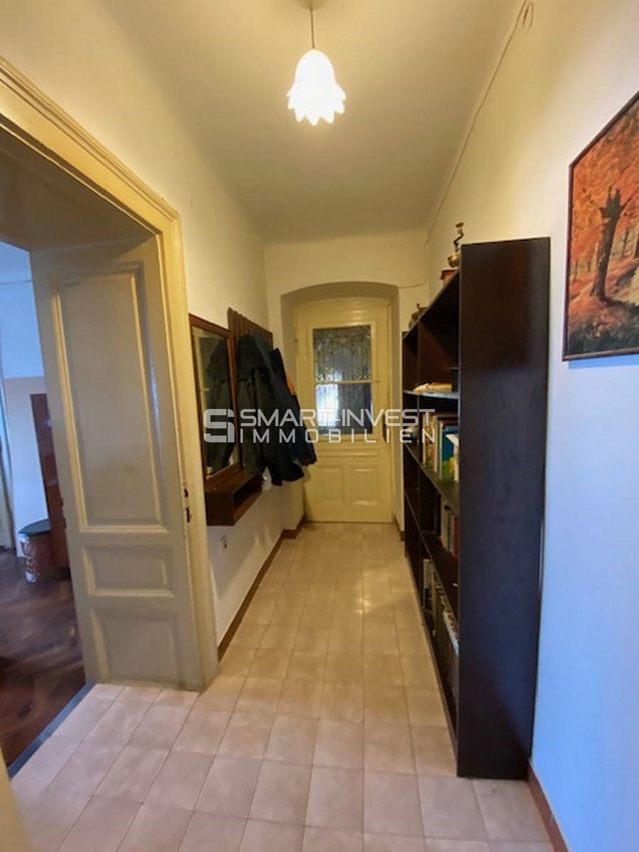 OPATIJA, Apartment of 101 m2 first line to the sea, for renovation