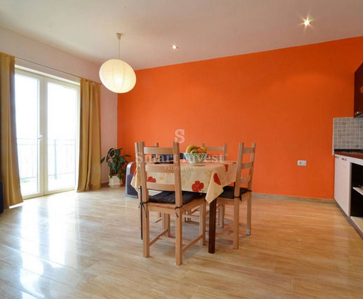 LOVRAN, Casa con appartamenti e vista mare, vicino al mare