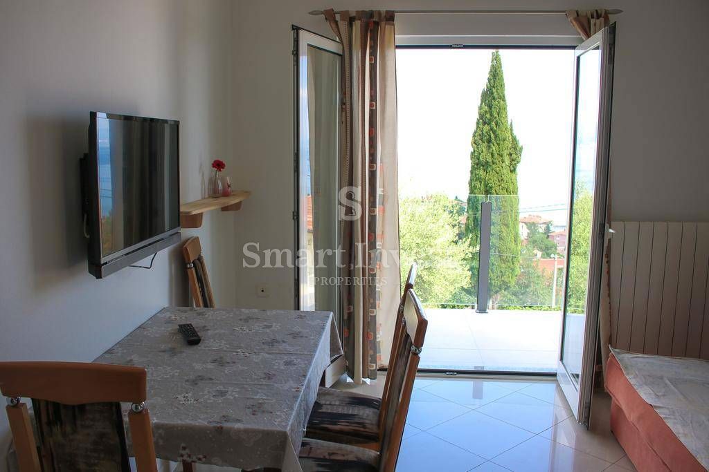 LOVRAN, Casa con appartamenti e vista mare, vicino al mare