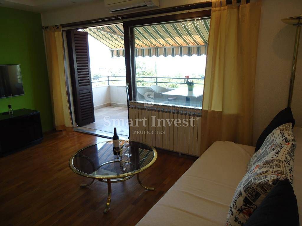 LOVRAN, Casa con appartamenti e vista mare, vicino al mare