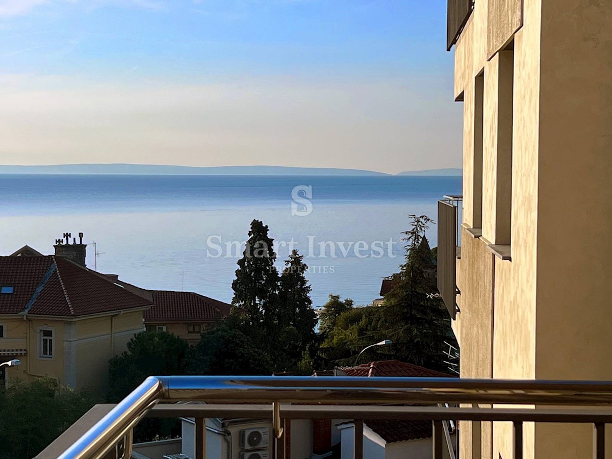 OPATIJA - CENTER, EXCLUSIVE 2-BEDROOMS APARTMENT WITH SEA VIEW AND GARAGE