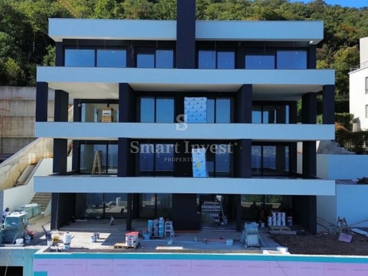 ABBAZIA, appartamento trilocale di lusso con vista mare e garage