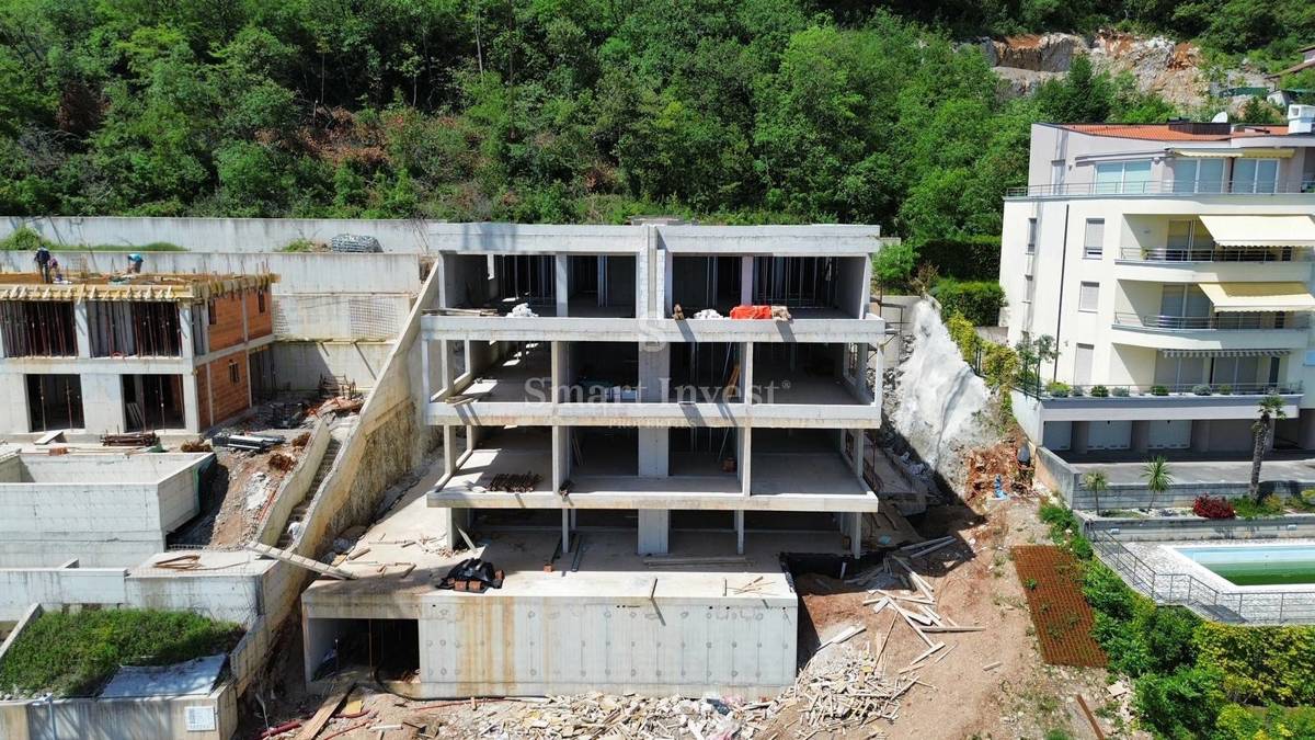 ABBAZIA, appartamento trilocale di lusso con vista mare e garage