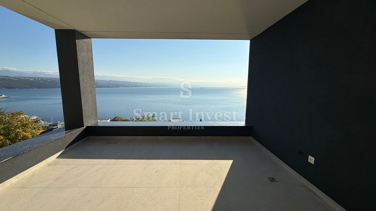 ABBAZIA, appartamento trilocale di lusso con vista mare e garage