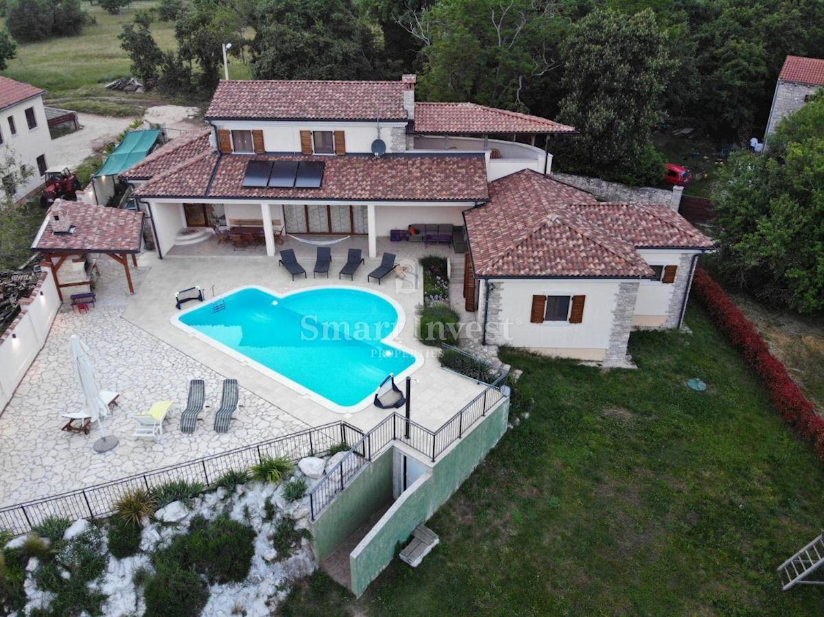 ISTRIA - ŽMINJ, VILLA IN ISTRIAN STYLE WITH A HEATED POOL