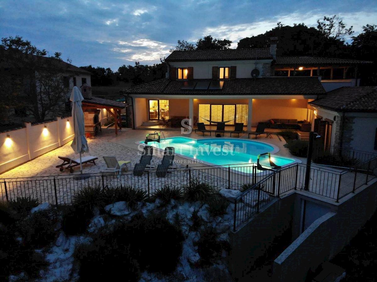 ISTRIA - ŽMINJ, VILLA IN ISTRIAN STYLE WITH A HEATED POOL