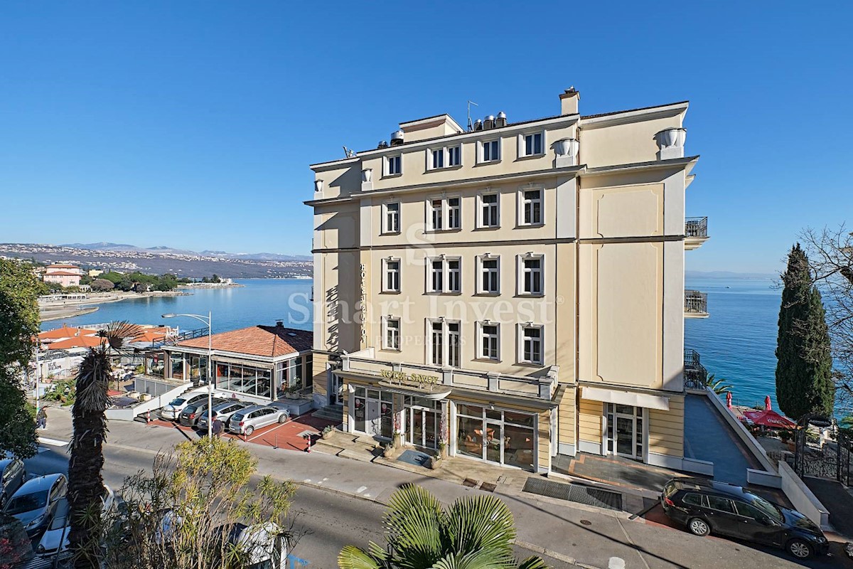 OPATIJA, Luxury 2-bedrooms apartment of 142.80 m2, second line to the sea