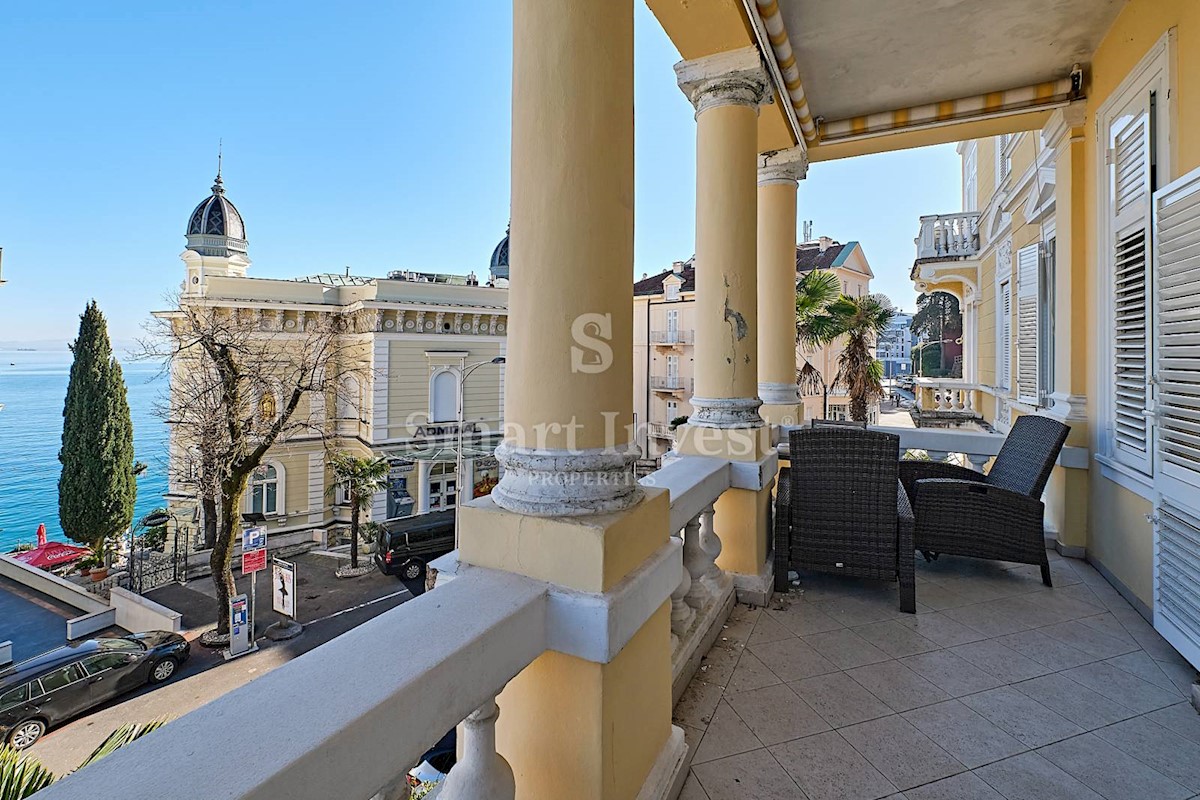 OPATIJA, Luxury 2-bedrooms apartment of 142.80 m2, second line to the sea