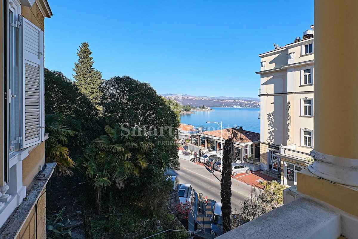 OPATIJA, Luxury 2-bedrooms apartment of 142.80 m2, second line to the sea