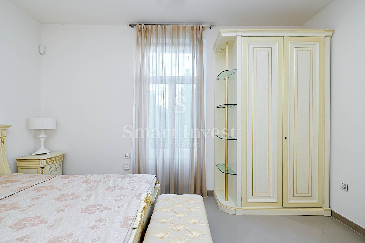 OPATIJA, Luxury 2-bedrooms apartment of 142.80 m2, second line to the sea