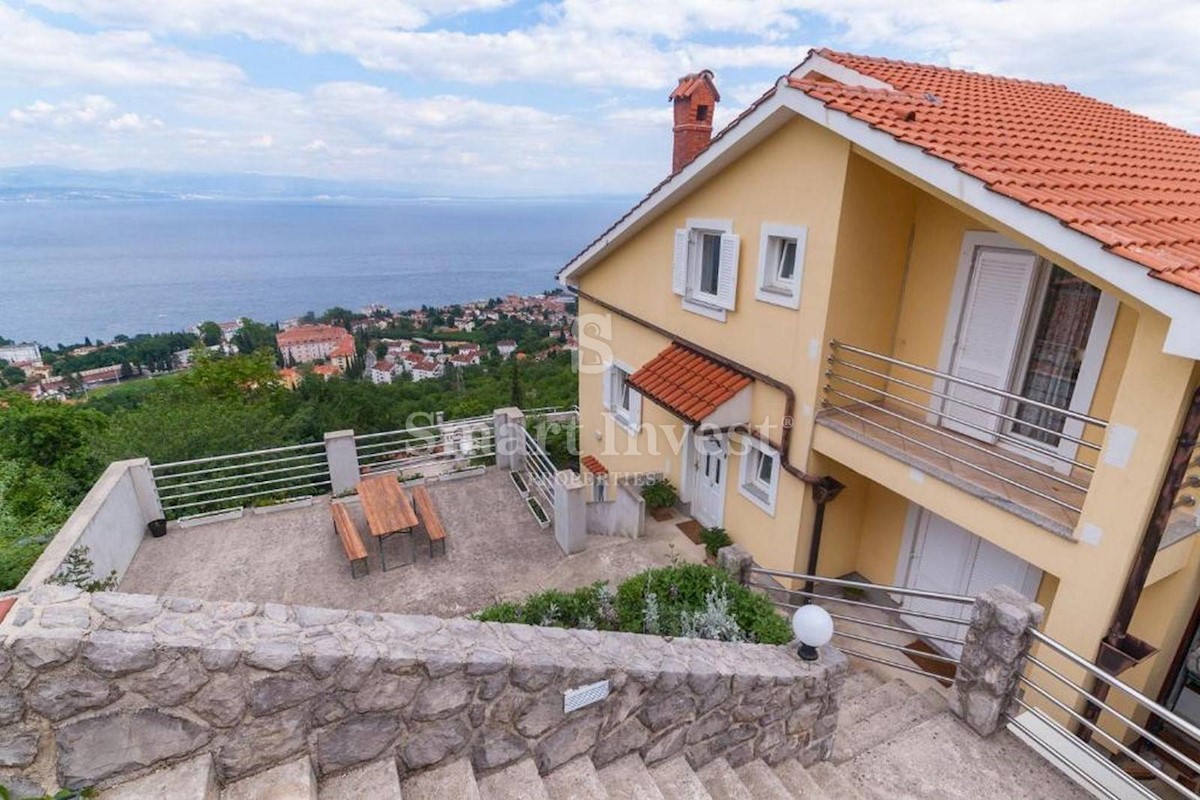 LOVRAN, Beautiful house of 380 m2 with panoramic sea view