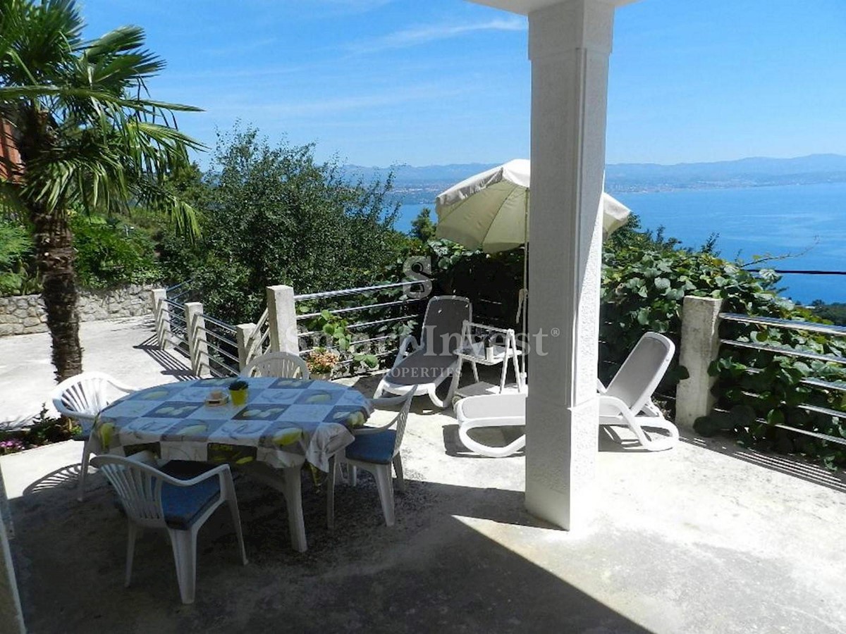 LOVRAN, Beautiful house of 380 m2 with panoramic sea view