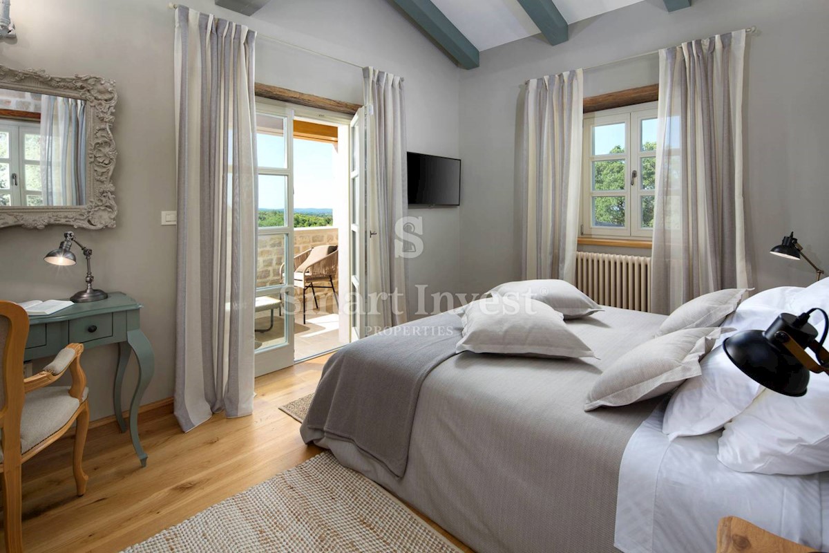 ISTRIA - ROVIGNO, ESCLUSIVA VILLA CON VISTA MARE E CAMPI SPORTIVI, in vendita