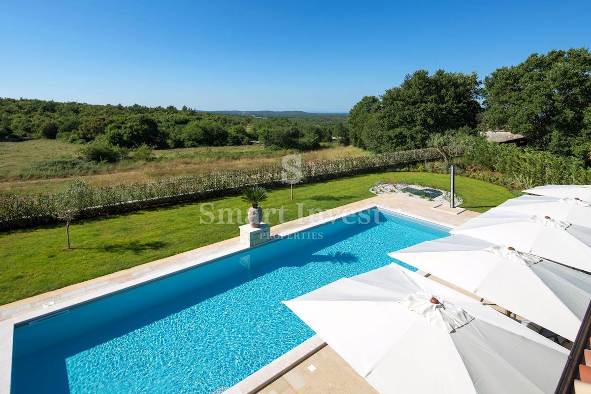 ISTRIA - ROVIGNO, ESCLUSIVA VILLA CON VISTA MARE E CAMPI SPORTIVI, in vendita