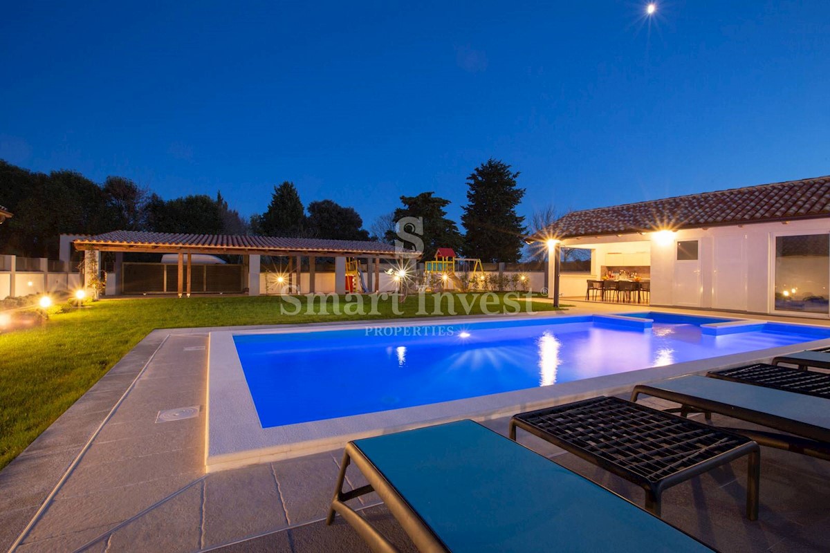 ISTRIA, PULA – ŠIŠAN, NEW MODERN VILLA WITH SPA, 3 km TO THE SEA