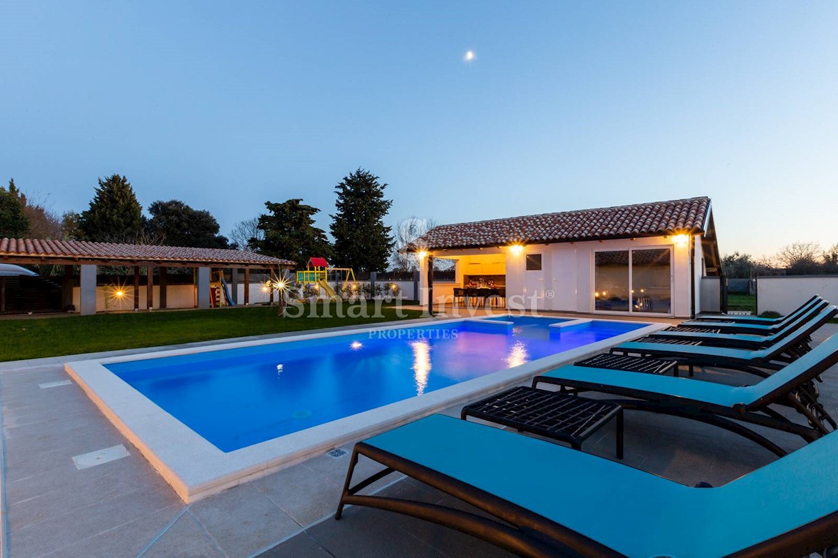 ISTRIA, PULA – ŠIŠAN, NEW MODERN VILLA WITH SPA, 3 km TO THE SEA