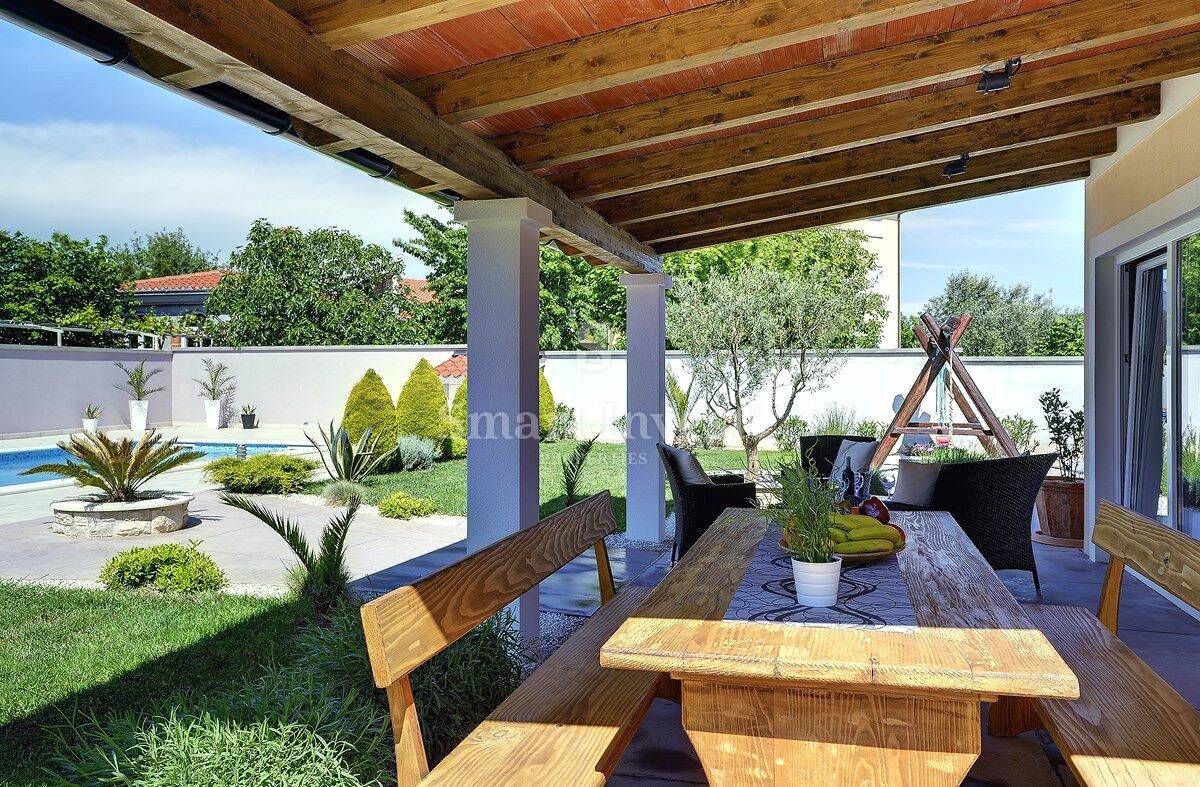 ISTRIA - MEDULIN, Beautiful 5-bedrooms house with pool near the sea!