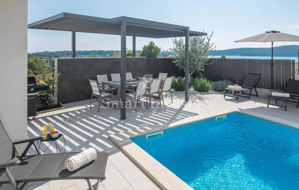 ISTRIA - MEDOLINO, Casa moderna vicino al mare, con splendida vista mare