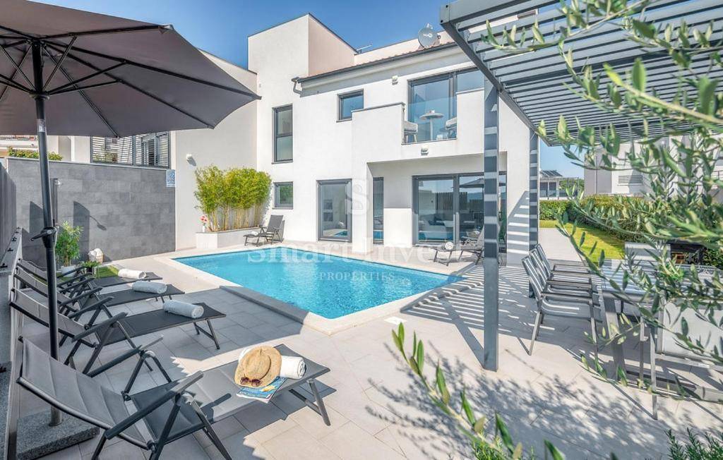 ISTRIA - MEDOLINO, Casa moderna vicino al mare, con splendida vista mare