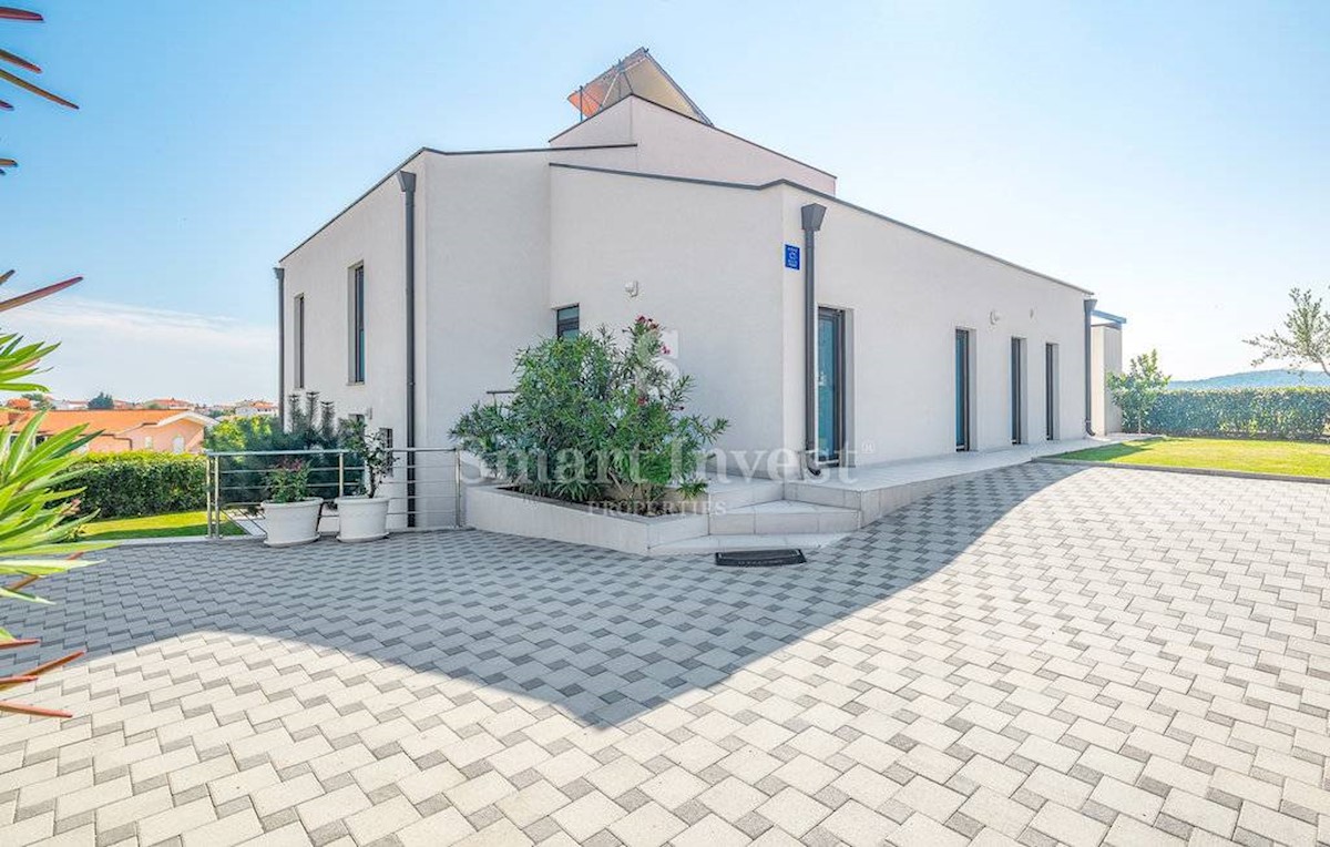 ISTRIA - MEDOLINO, Casa moderna vicino al mare, con splendida vista mare