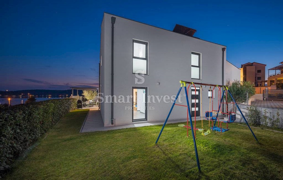 ISTRIA - MEDOLINO, Casa moderna vicino al mare, con splendida vista mare