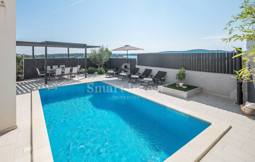 ISTRIA - MEDOLINO, Casa moderna vicino al mare, con splendida vista mare