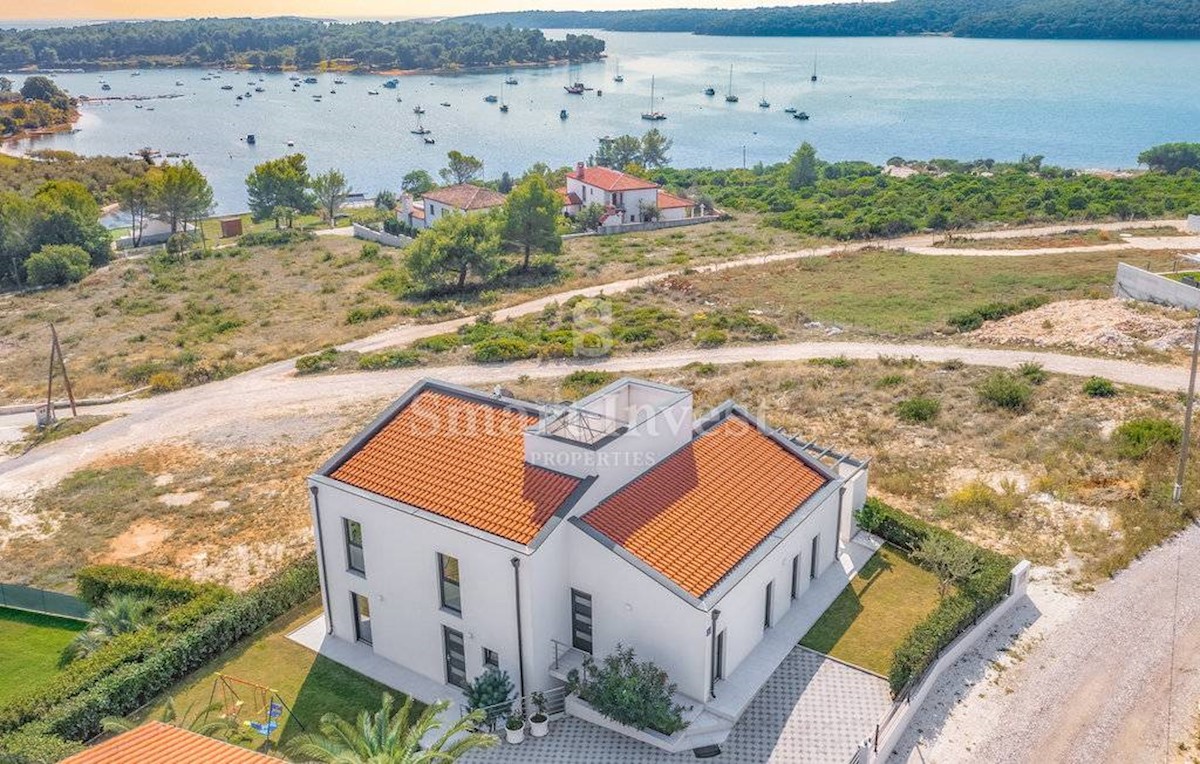 ISTRIA - MEDOLINO, Casa moderna vicino al mare, con splendida vista mare