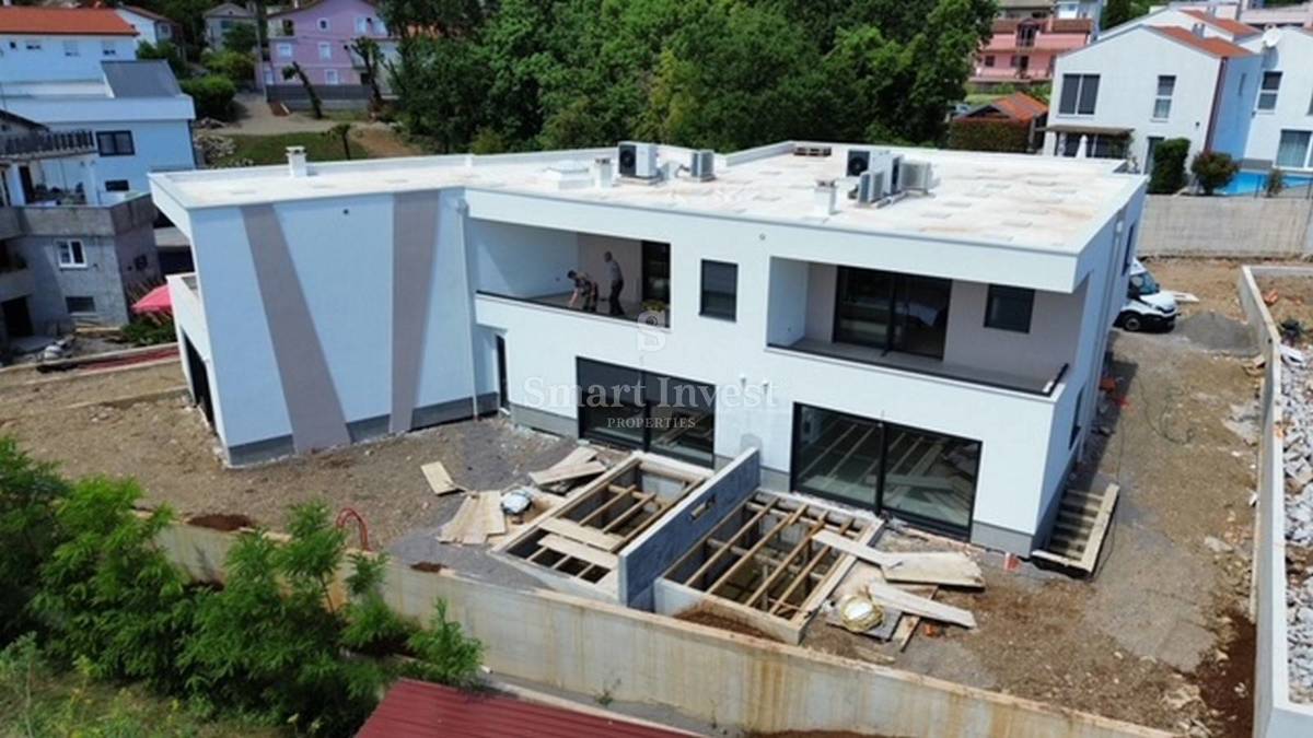 ABBAZIA, Casa a schiera moderna con piscina e vista mare, in vendita