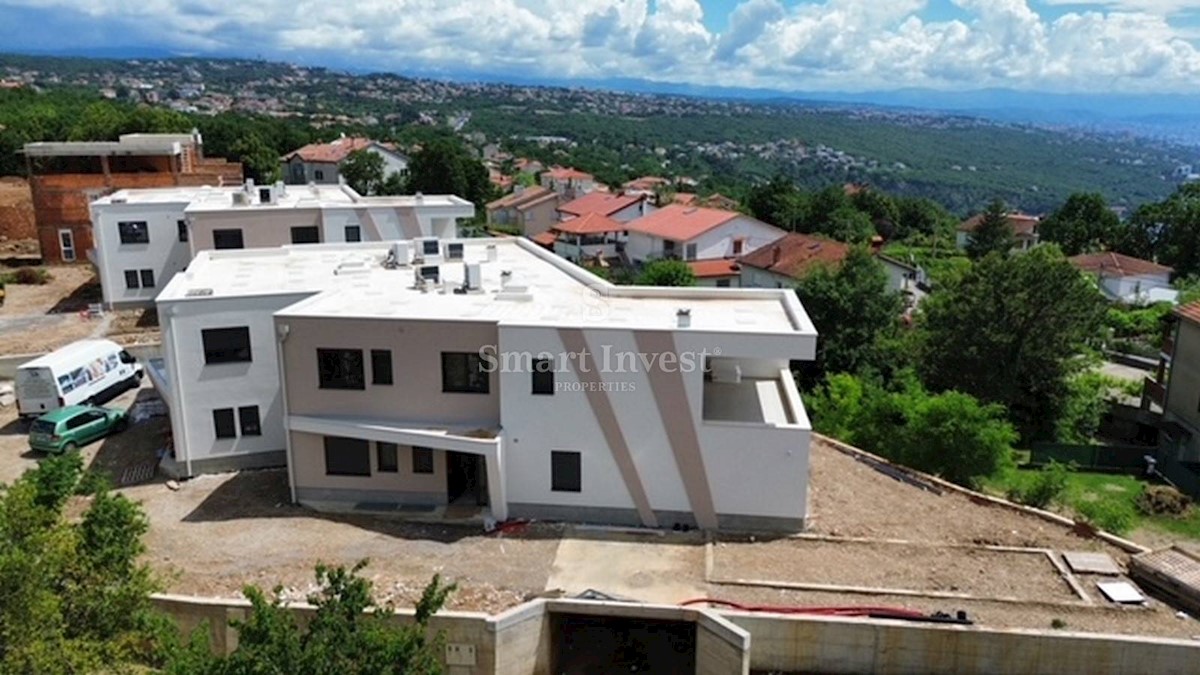 ABBAZIA, Casa a schiera moderna con piscina e vista mare, in vendita