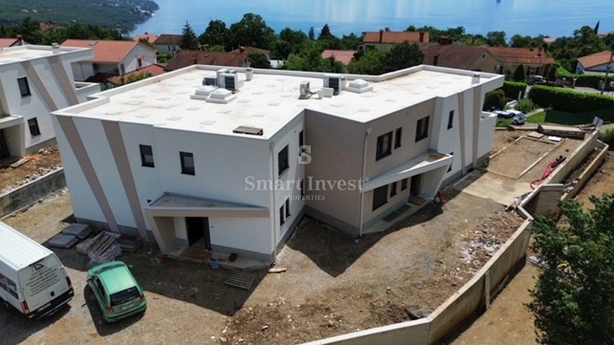 ABBAZIA, Casa a schiera moderna con piscina e vista mare, in vendita