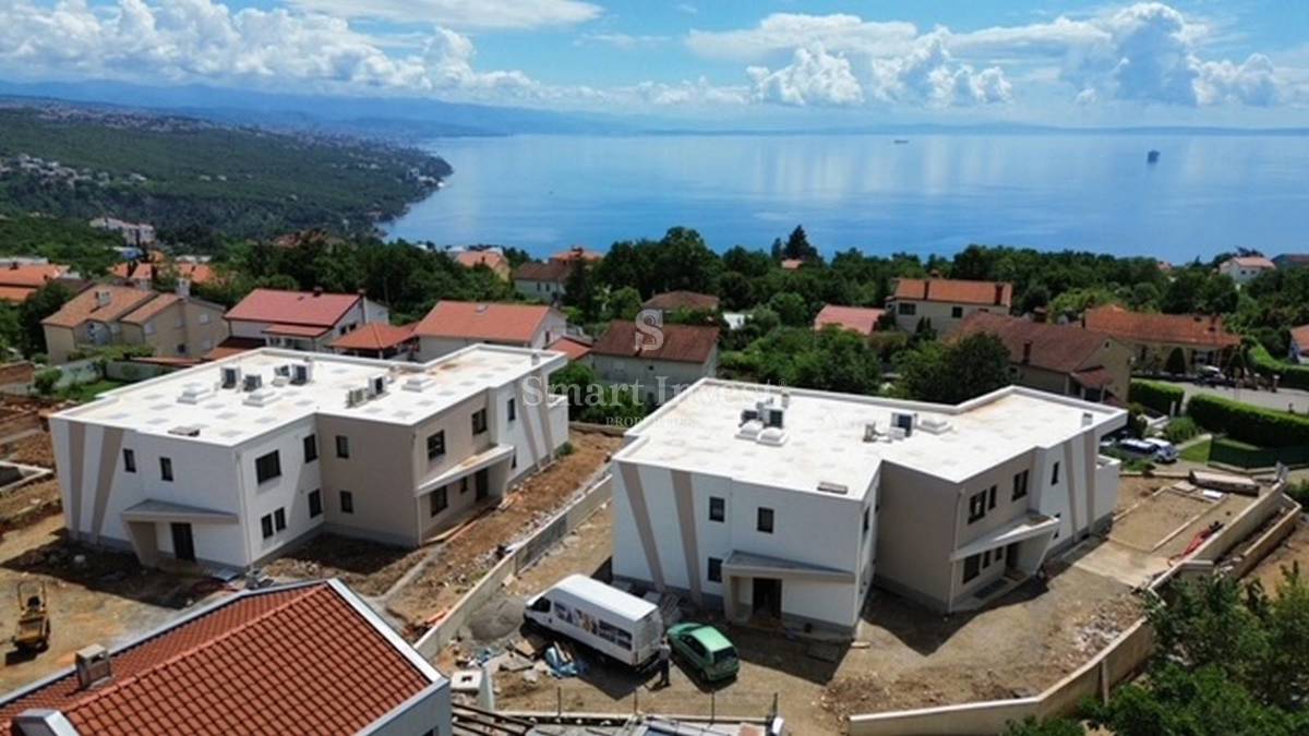 ABBAZIA, Casa a schiera moderna con piscina e vista mare, in vendita