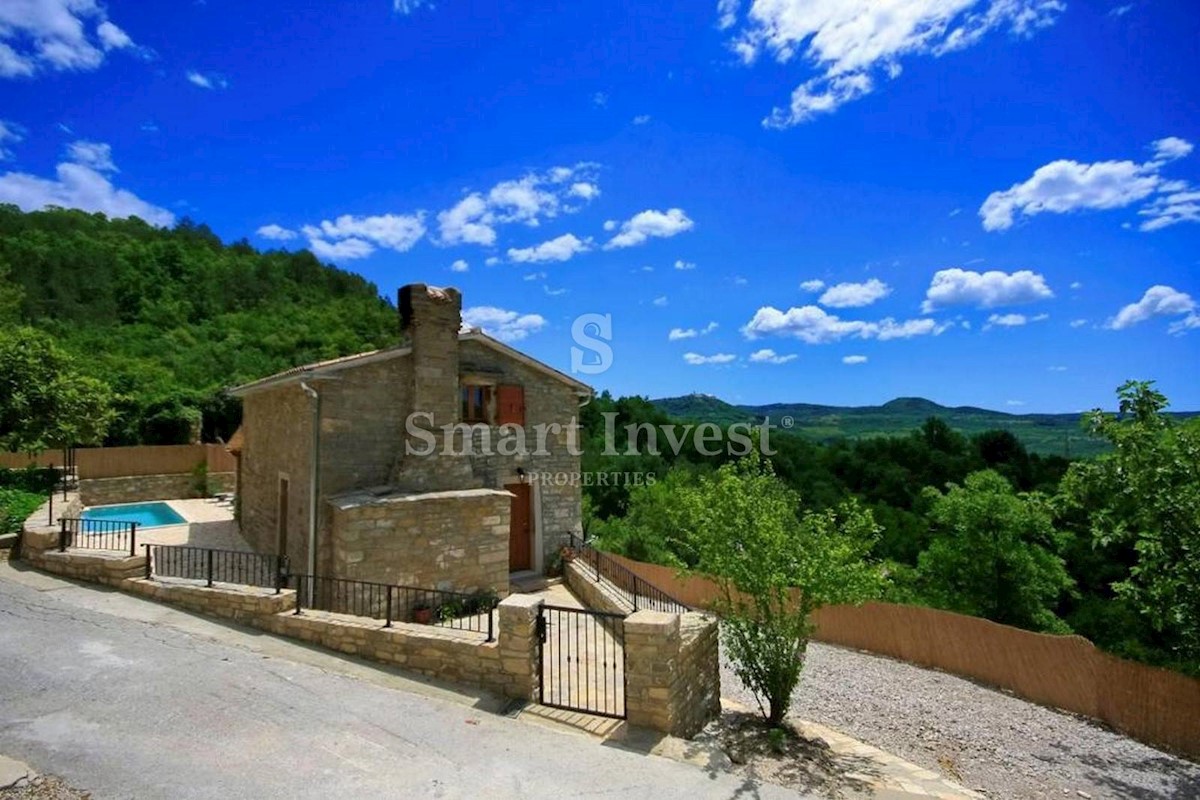 ISTRIA - OPRTALJ, CASA AUTOCTONA ISTRIANA CON PISCINE E VISTA PANORAMICA, in vendita