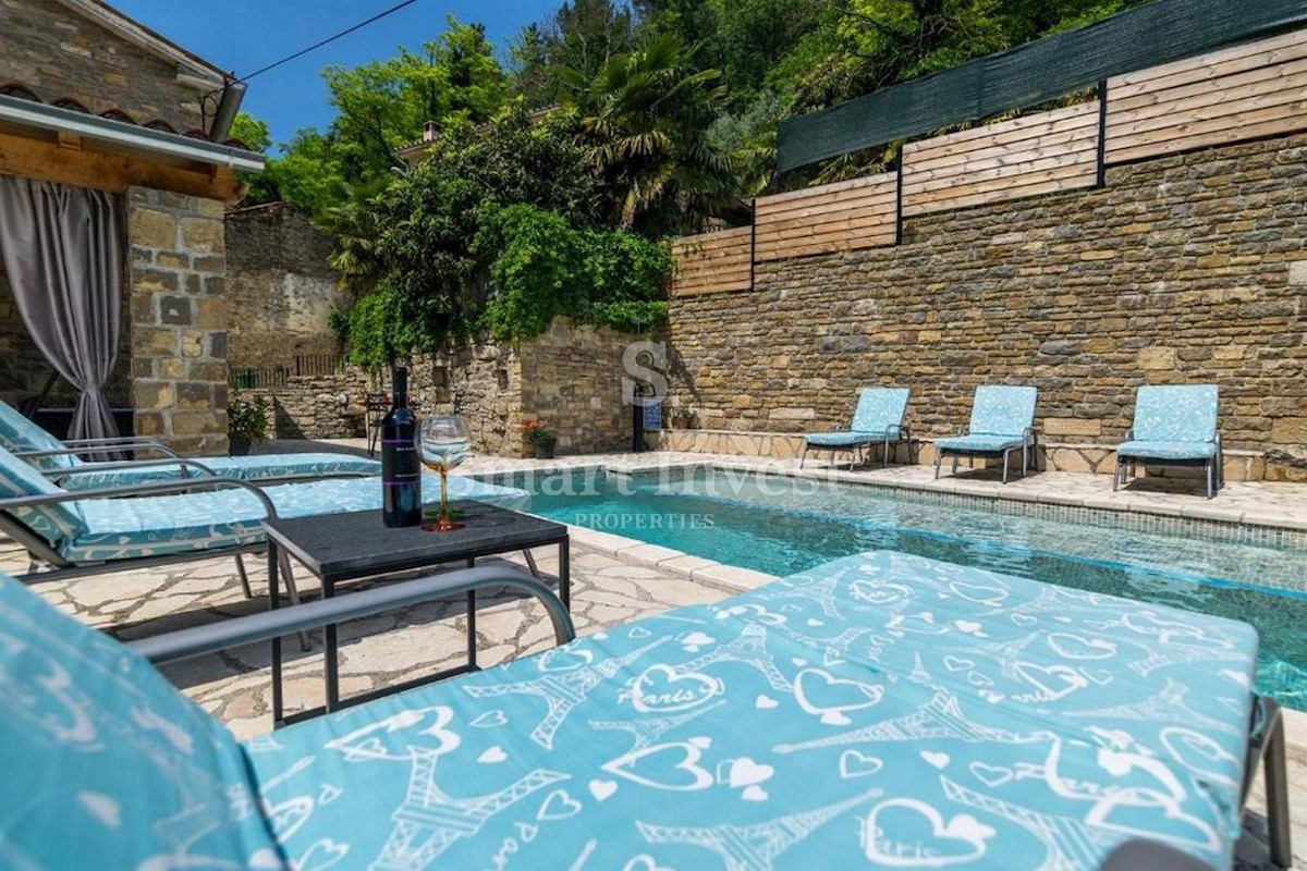 ISTRIA - OPRTALJ, CASA AUTOCTONA ISTRIANA CON PISCINE E VISTA PANORAMICA, in vendita