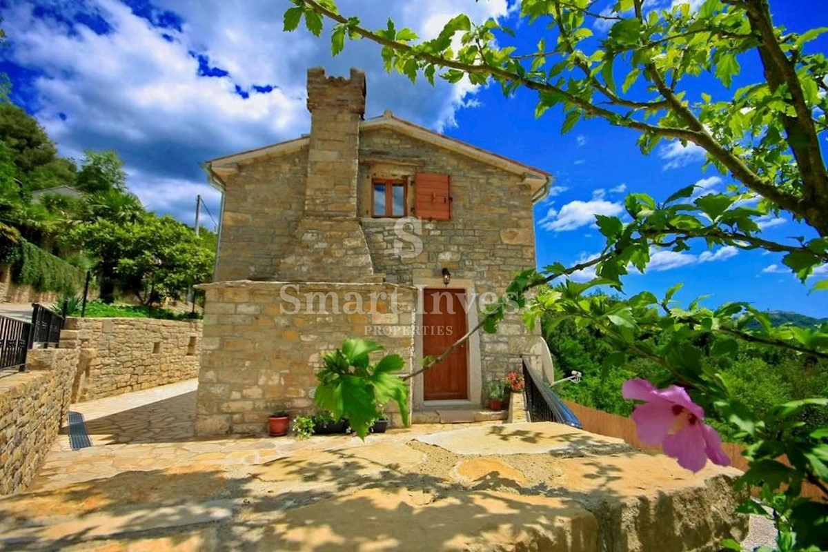 ISTRIA - OPRTALJ, CASA AUTOCTONA ISTRIANA CON PISCINE E VISTA PANORAMICA, in vendita