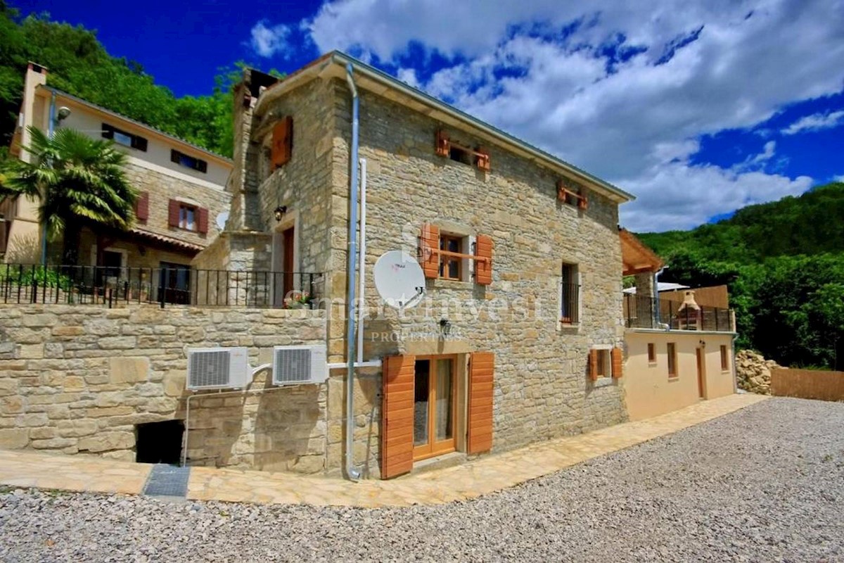 ISTRIA - OPRTALJ, CASA AUTOCTONA ISTRIANA CON PISCINE E VISTA PANORAMICA, in vendita