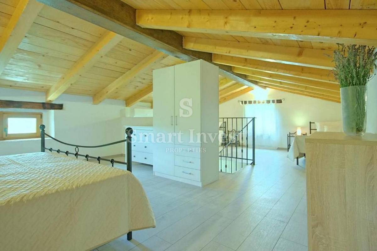 ISTRIA - OPRTALJ, CASA AUTOCTONA ISTRIANA CON PISCINE E VISTA PANORAMICA, in vendita