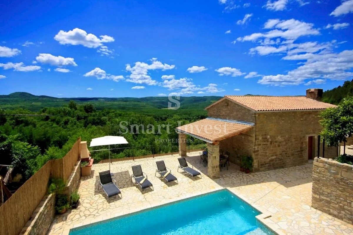 ISTRIA - OPRTALJ, CASA AUTOCTONA ISTRIANA CON PISCINE E VISTA PANORAMICA, in vendita