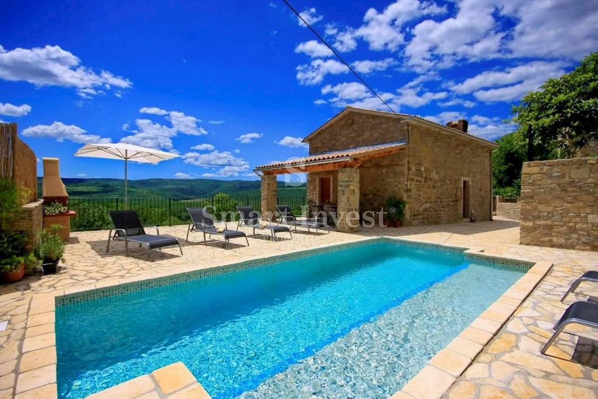 ISTRIA - OPRTALJ, CASA AUTOCTONA ISTRIANA CON PISCINE E VISTA PANORAMICA, in vendita