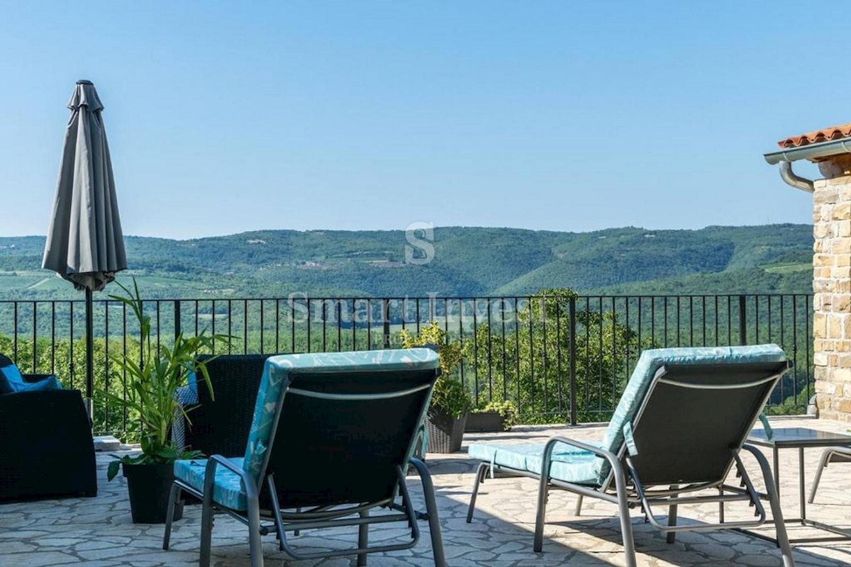 ISTRIA - OPRTALJ, CASA AUTOCTONA ISTRIANA CON PISCINE E VISTA PANORAMICA, in vendita